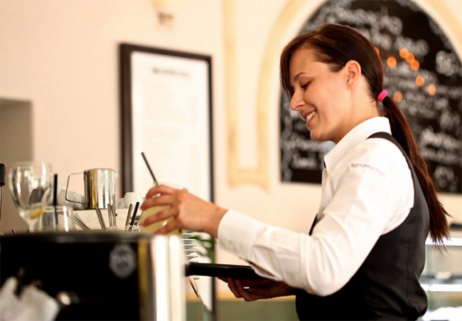 cameriera sorriso